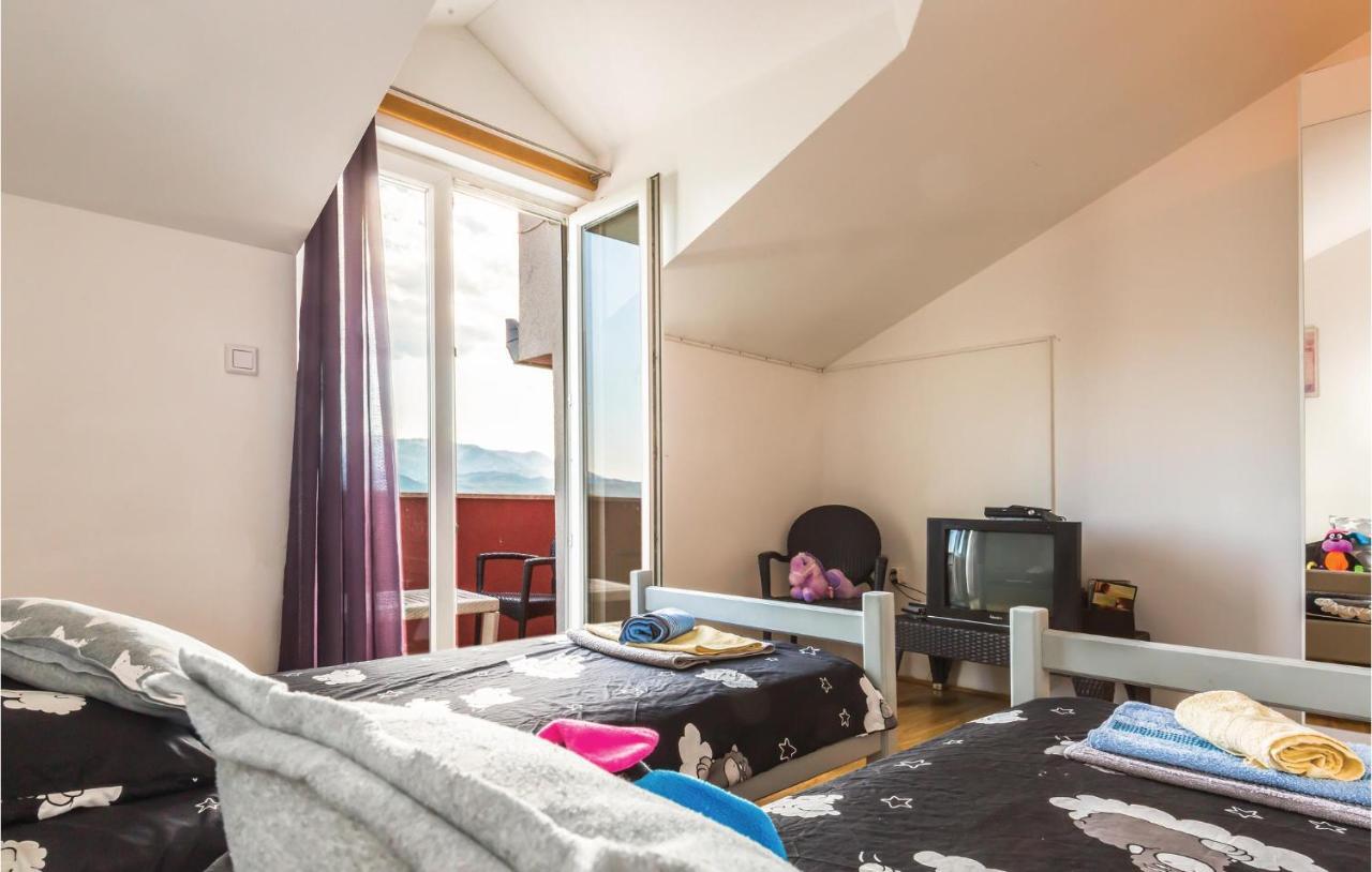 Lovely Apartment In Ugljane With Kitchen Luaran gambar