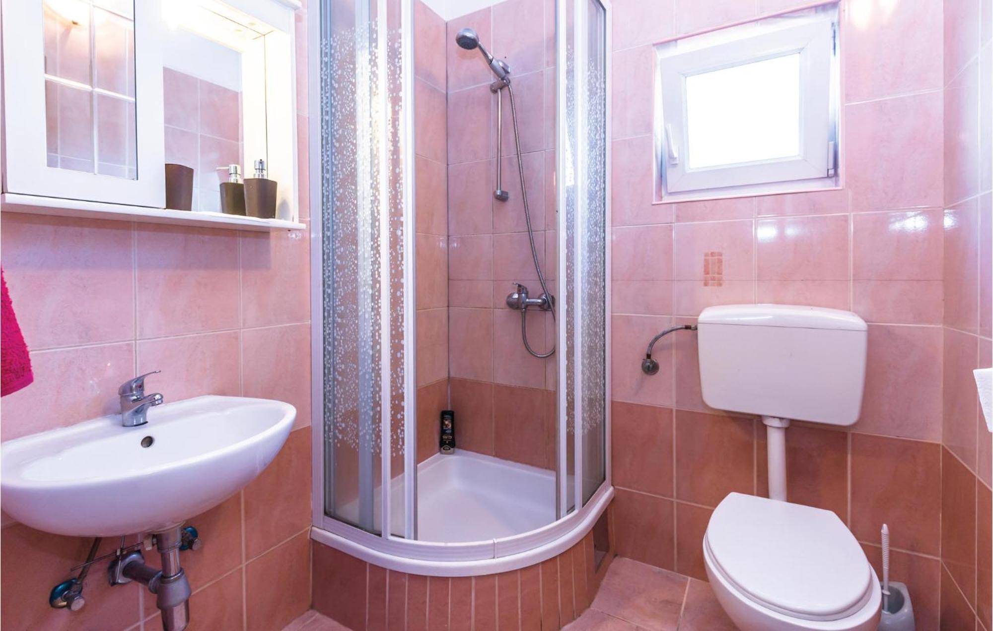 Lovely Apartment In Ugljane With Kitchen Luaran gambar