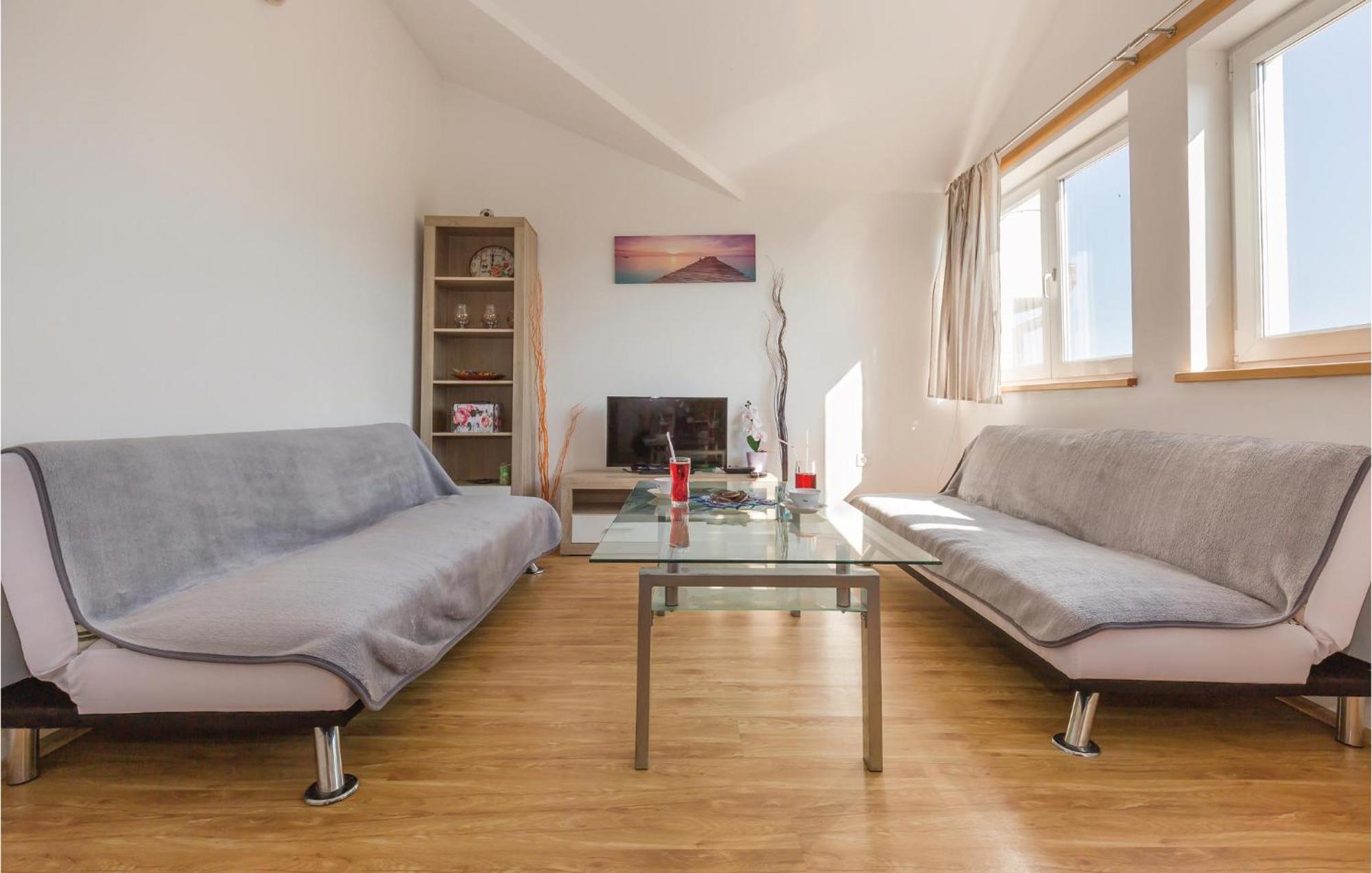 Lovely Apartment In Ugljane With Kitchen Luaran gambar