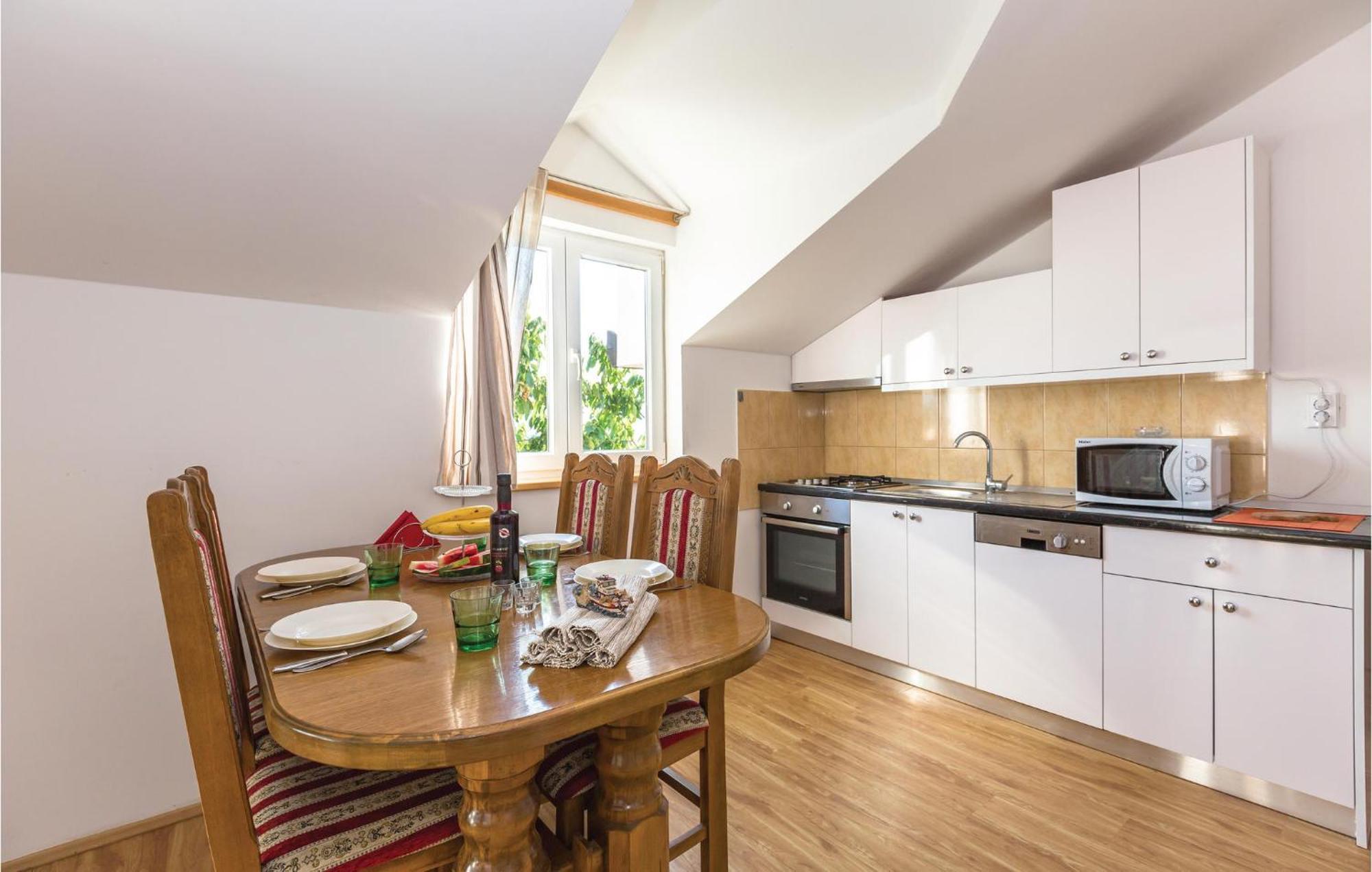 Lovely Apartment In Ugljane With Kitchen Luaran gambar