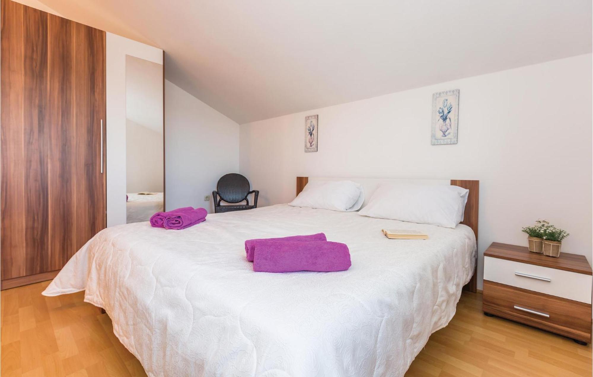 Lovely Apartment In Ugljane With Kitchen Luaran gambar