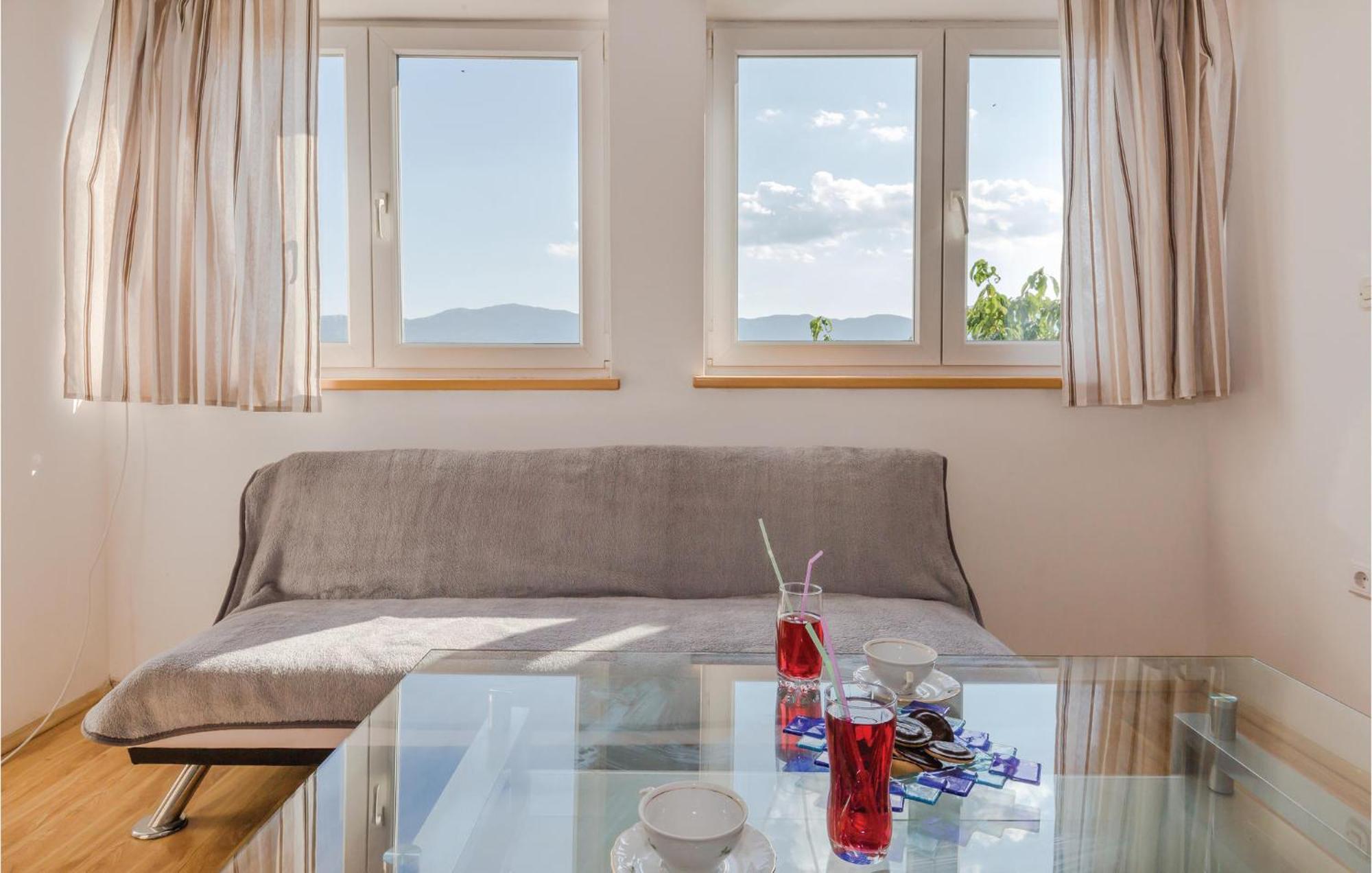 Lovely Apartment In Ugljane With Kitchen Luaran gambar